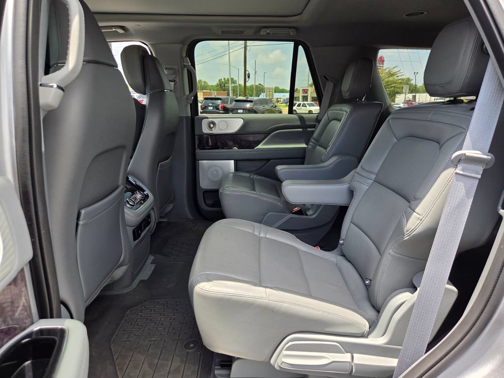 Used 2020 Lincoln Navigator Reserve w/ Luxury Package AWD/4WD image 14