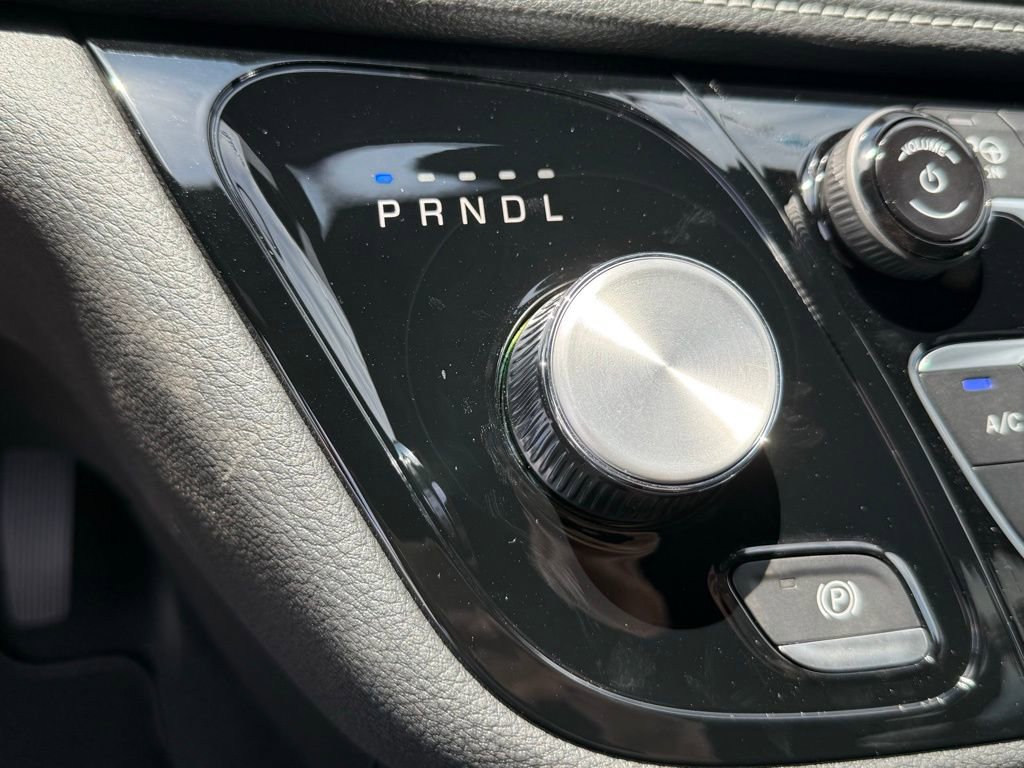 Used 2025 Chrysler Pacifica Select FWD image 23