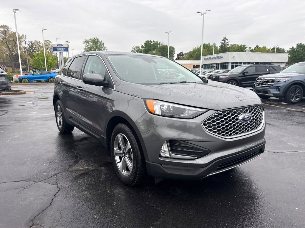 Used 2024 Ford Edge SEL w/ Convenience Package AWD/4WD image 3