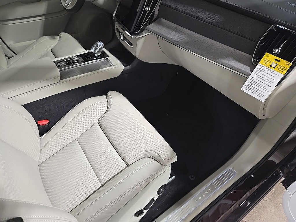 New 2026 Volvo XC90 B6 Ultra w/ Protection Package image 22