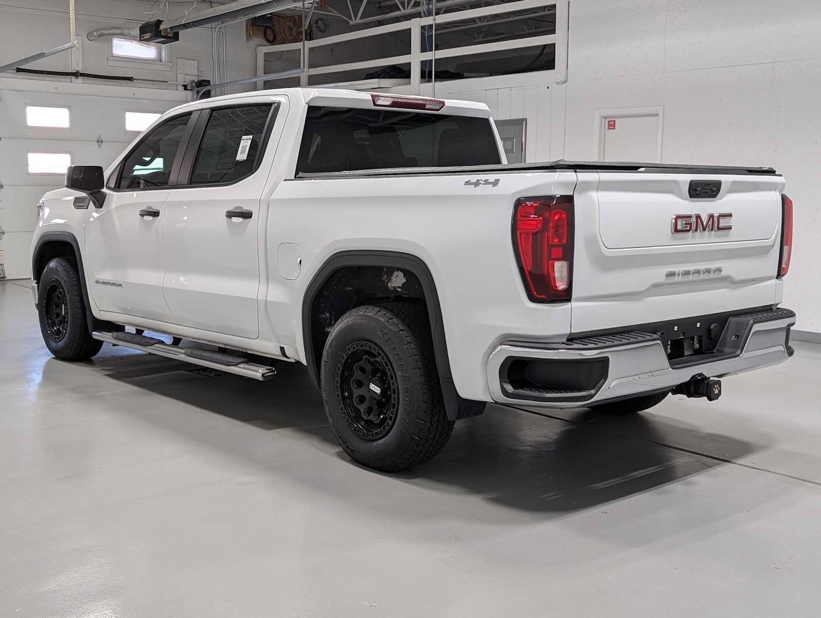 Used 2022 GMC Sierra 1500 Pro w/ Pro Value Package AWD/4WD image 11
