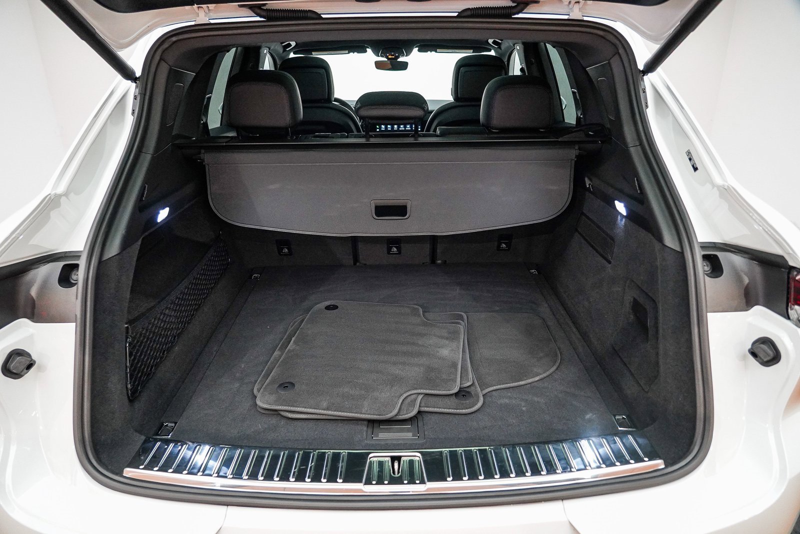 Used 2025 Porsche Cayenne image 31