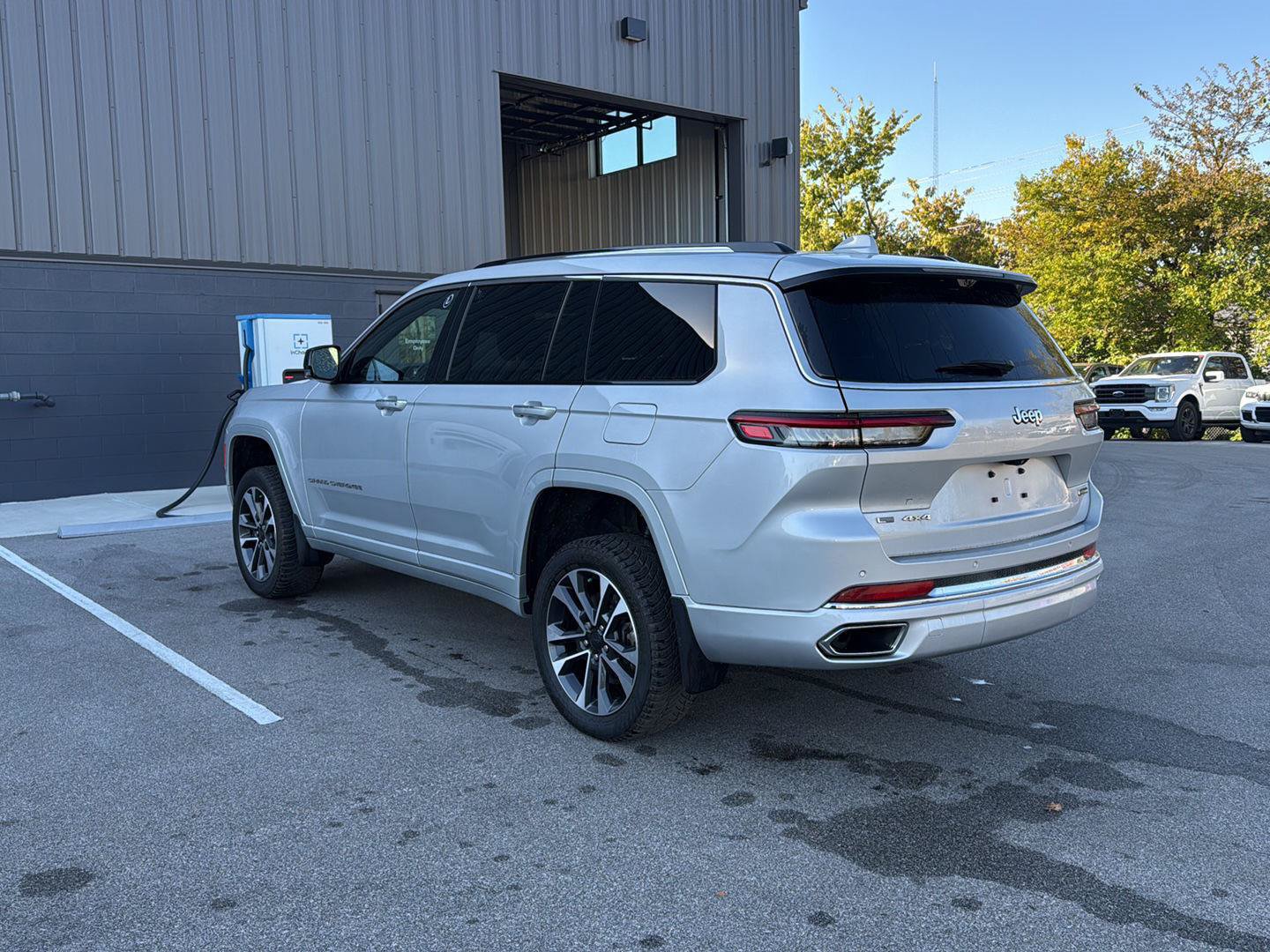 Used 2022 Jeep Grand Cherokee L Overland w/ Advanced Protech Group III AWD/4WD image 5