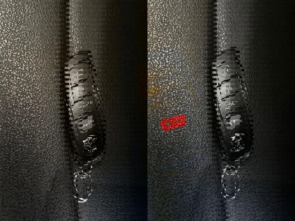 Used 2024 Toyota Corolla Cross XLE w/ Convenience Package image 33