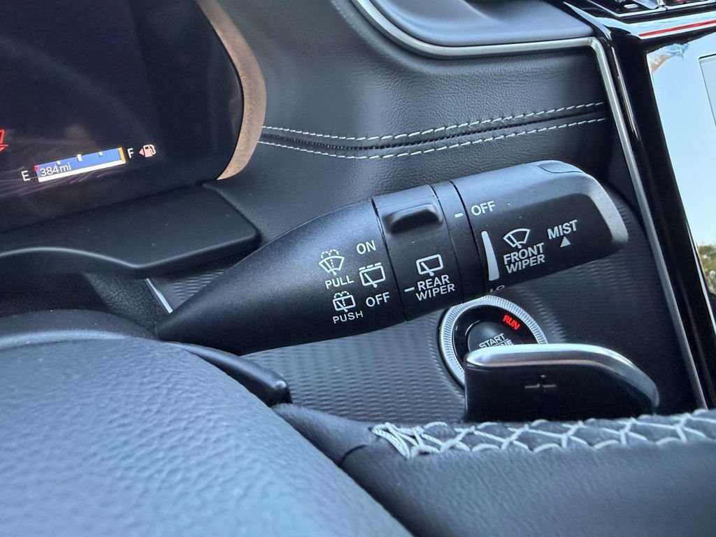 Used 2025 Jeep Grand Cherokee Laredo X w/ Luxury Tech Group I AWD/4WD image 37