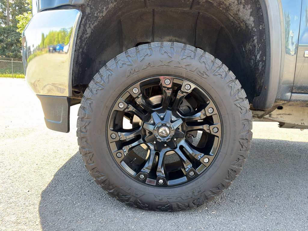 Used 2018 GMC Sierra 3500 SLT w/ Driver Alert Package AWD/4WD image 6