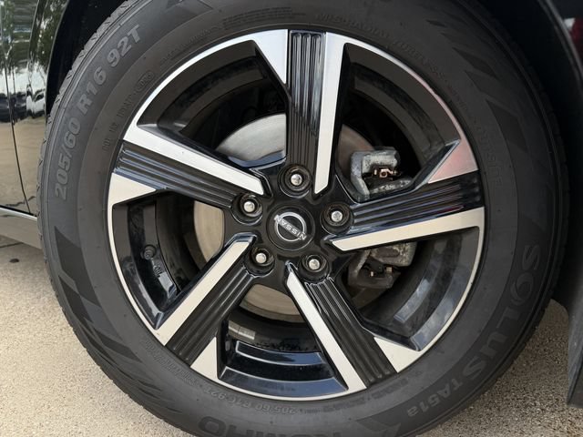 Used 2024 Nissan Sentra SV FWD image 10