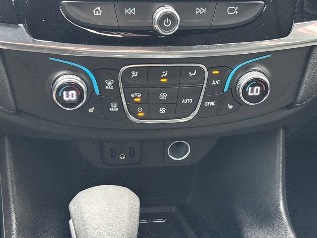 Used 2023 Chevrolet Traverse LT FWD image 14