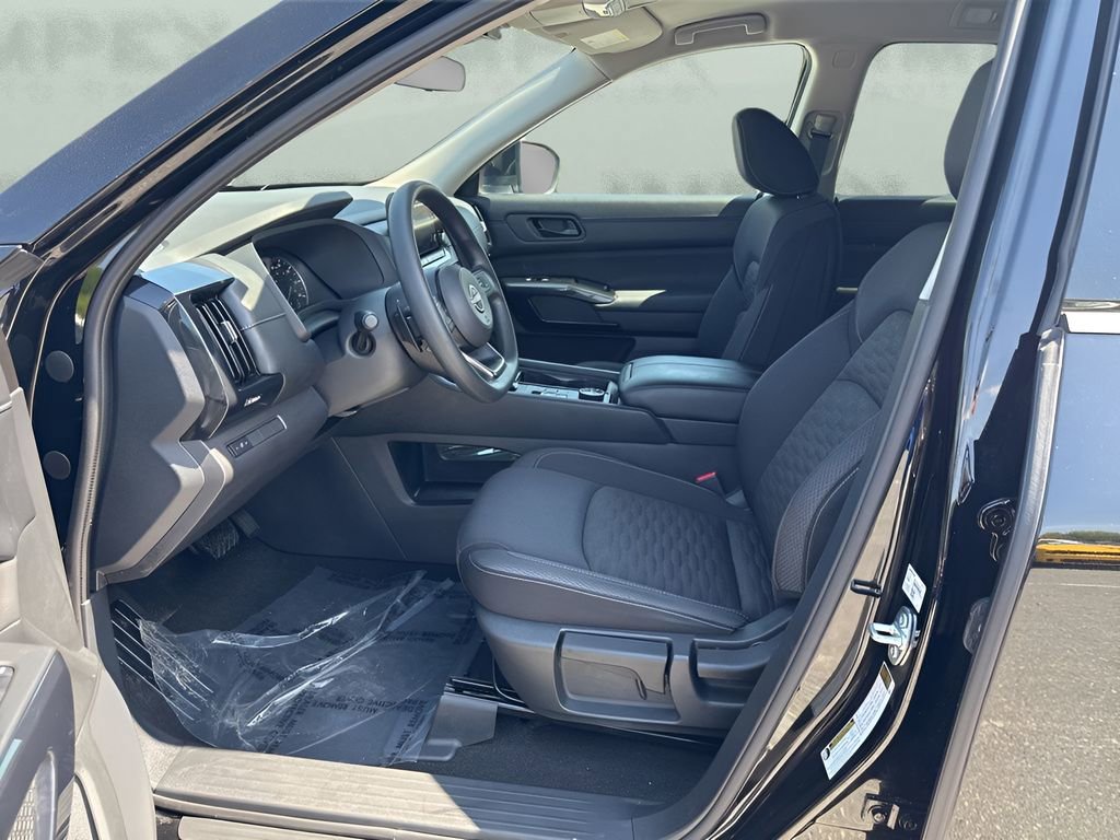 Used 2024 Nissan Pathfinder S AWD/4WD image 9