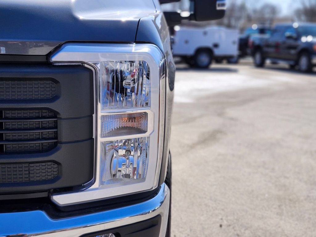 New 2026 Ford F250 XL w/ XL Chrome Package image 10