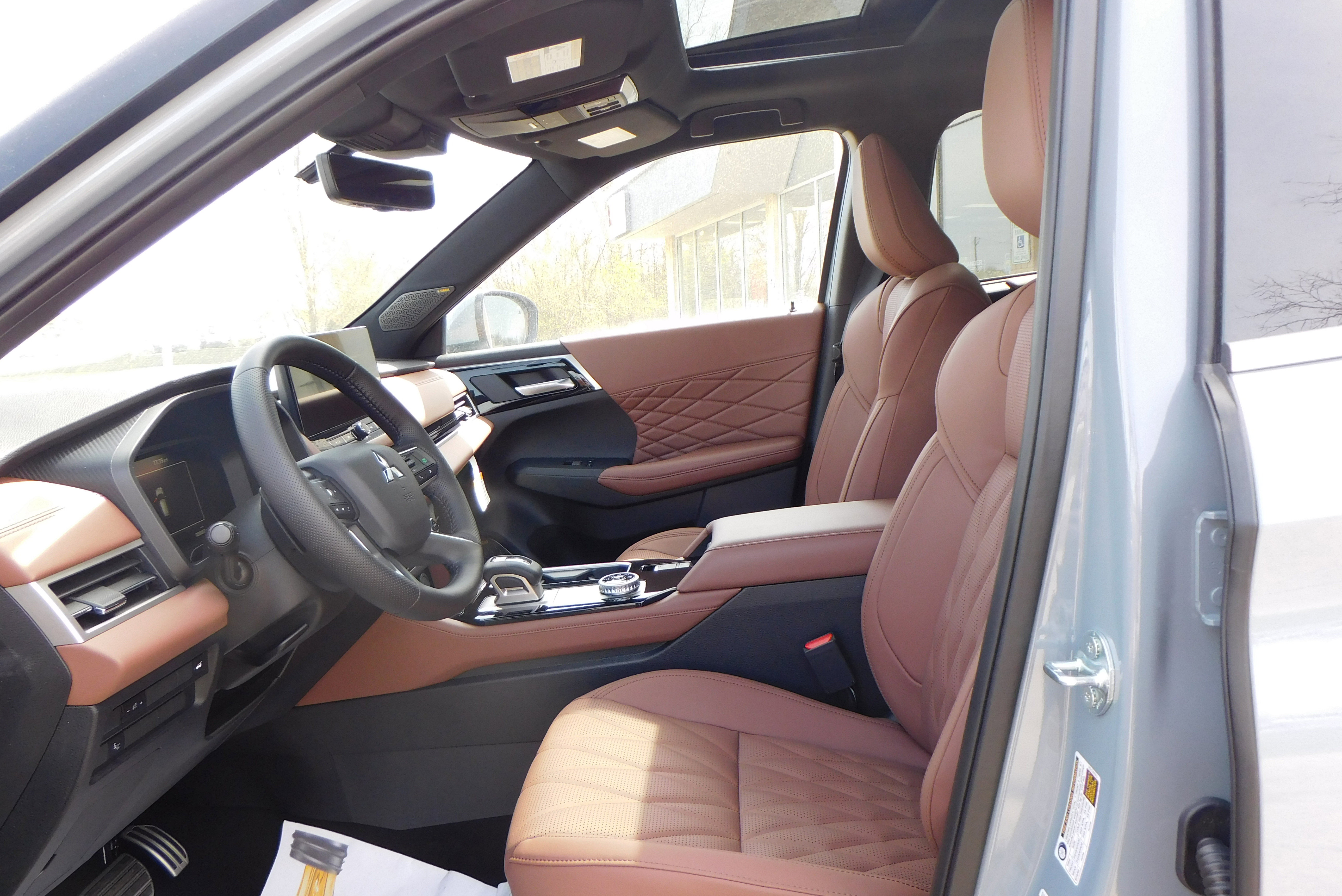 Used 2025 Mitsubishi Outlander SEL image 13