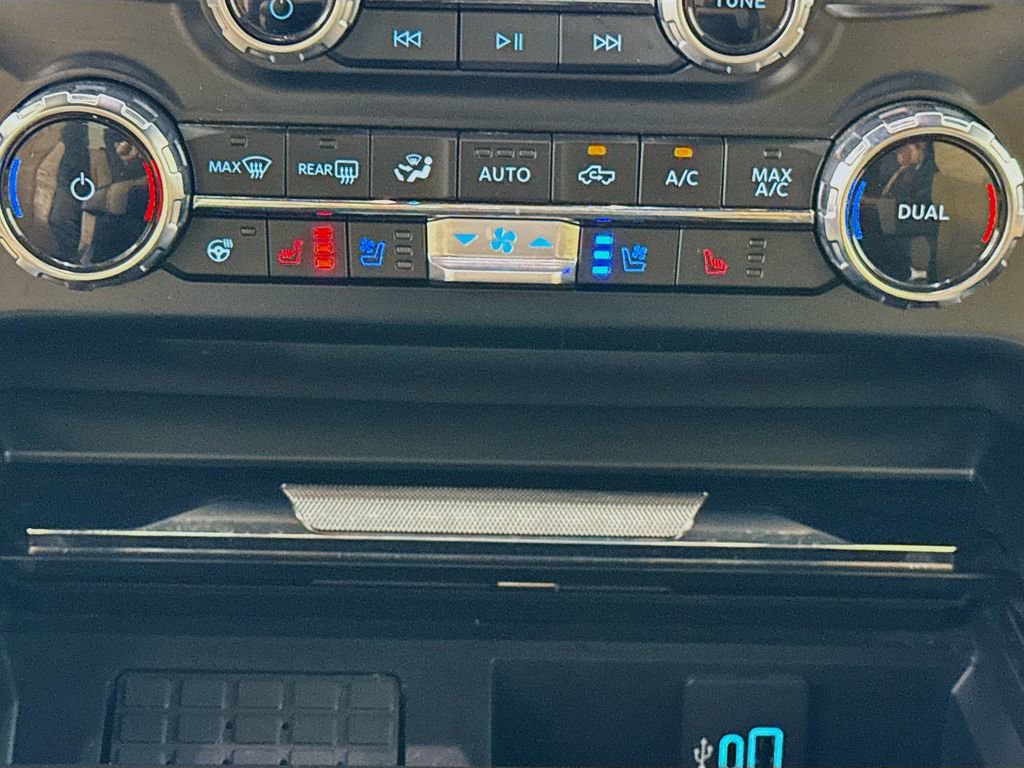 Used 2023 Ford F250 Lariat w/ Chrome Package image 22