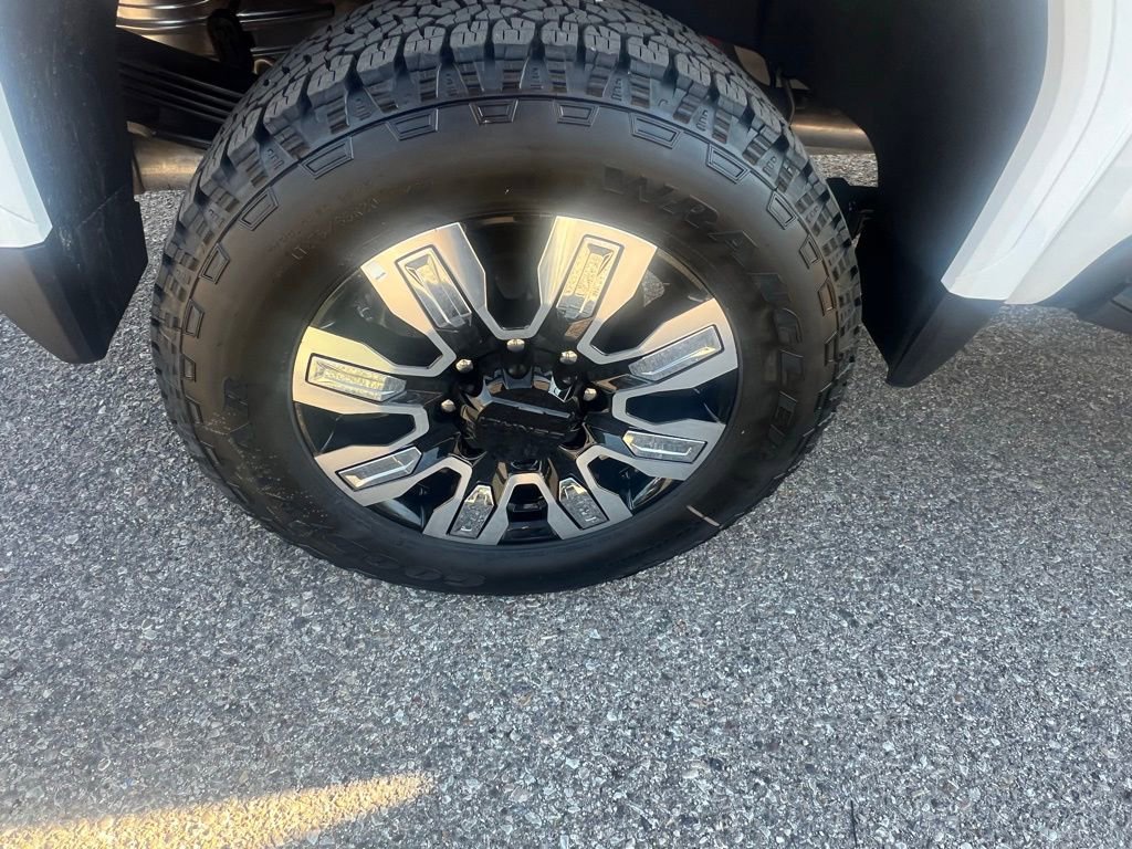 New 2025 GMC Sierra 2500 Denali w/ Denali Reserve Package image 15