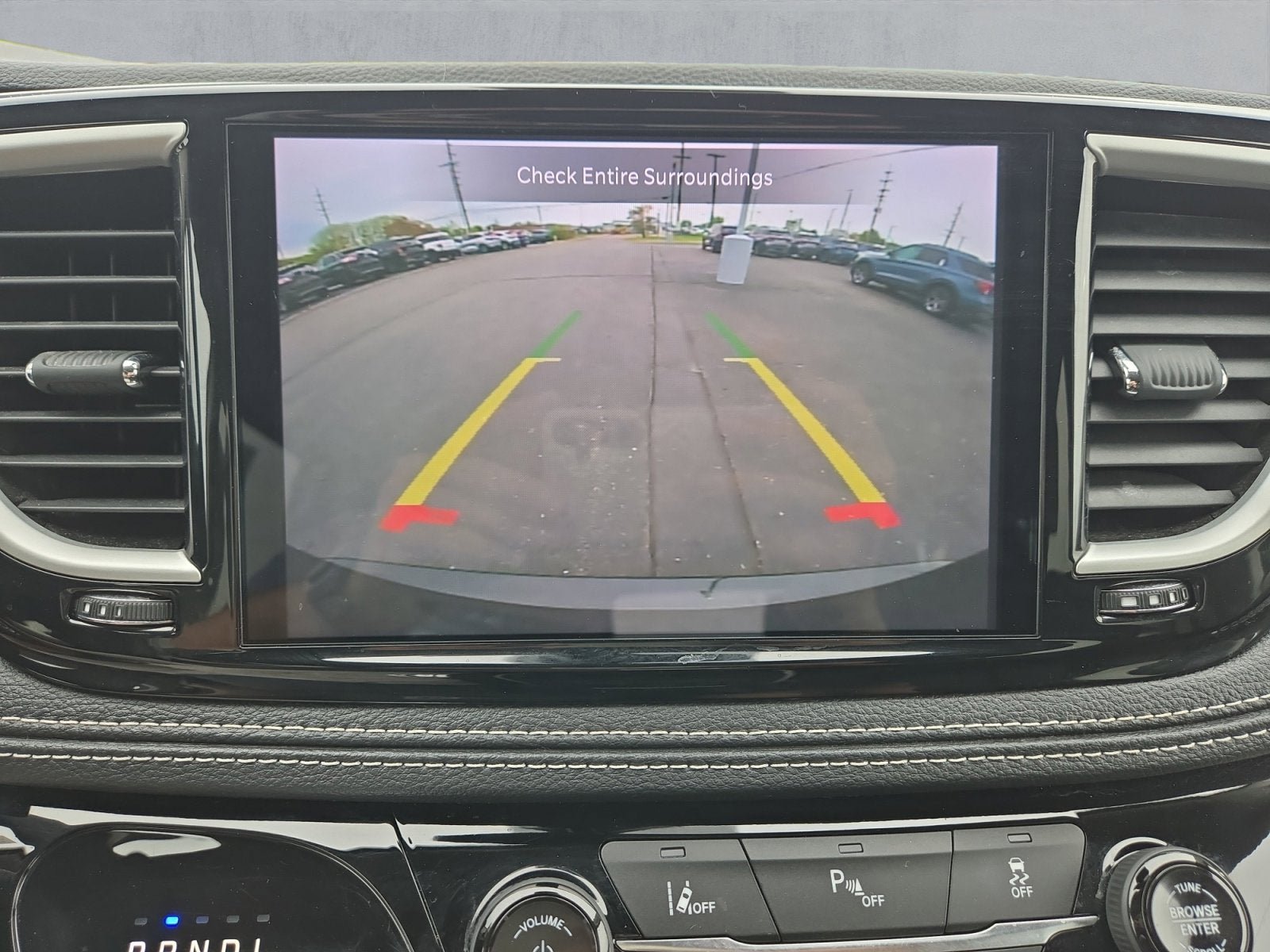 Used 2023 Chrysler Pacifica Touring-L FWD image 18