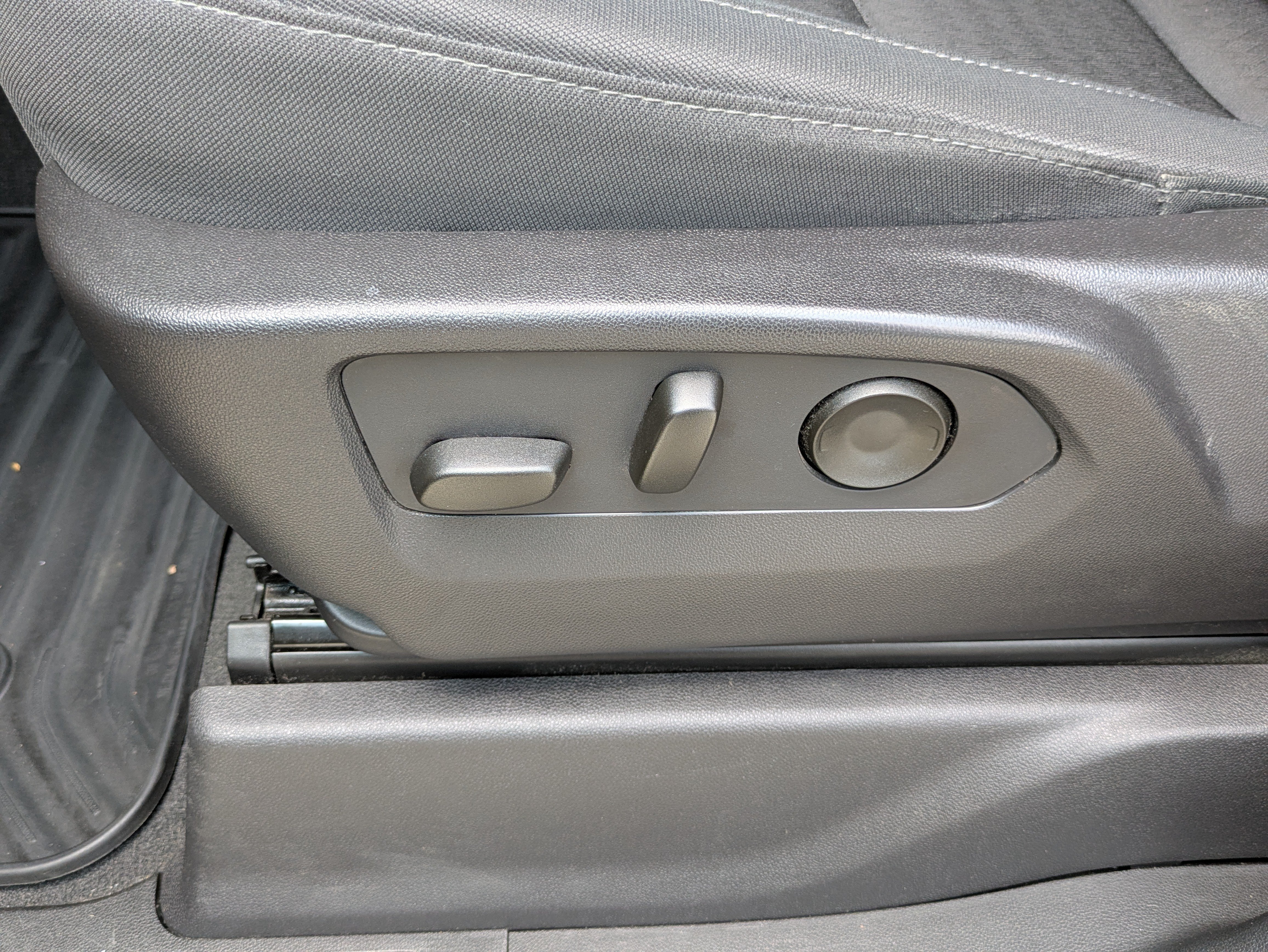 Used 2024 Chevrolet Silverado 1500 Custom RWD image 9