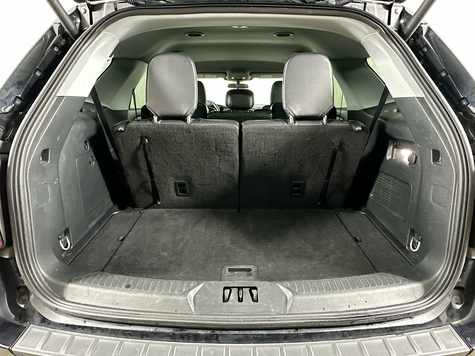 Used 2024 Ford Explorer XLT w/ Equipment Group 202A image 28