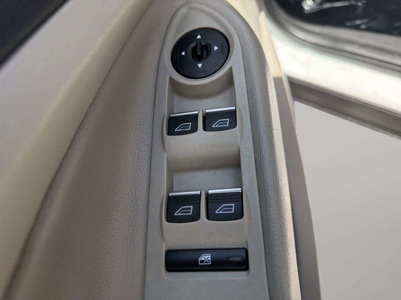 Used 2019 Ford Escape SEL FWD image 18
