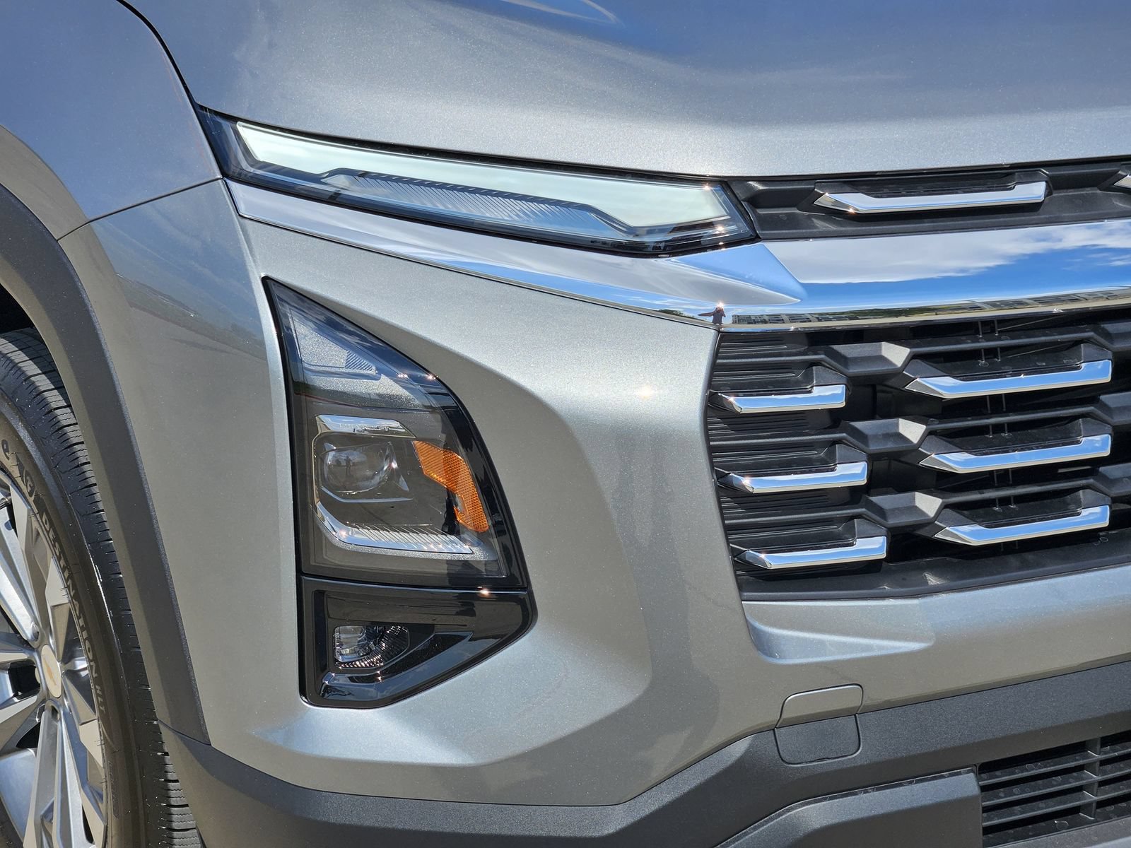New 2027 Chevrolet Equinox LT w/ Safety and Technology Package FWD image 9