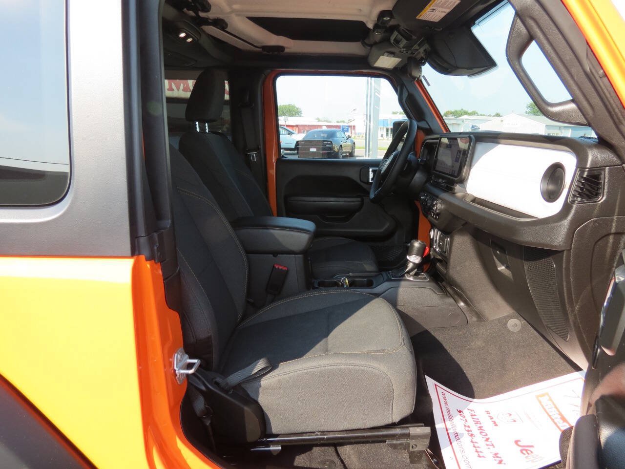 Used 2025 Jeep Wrangler Sport AWD/4WD image 10