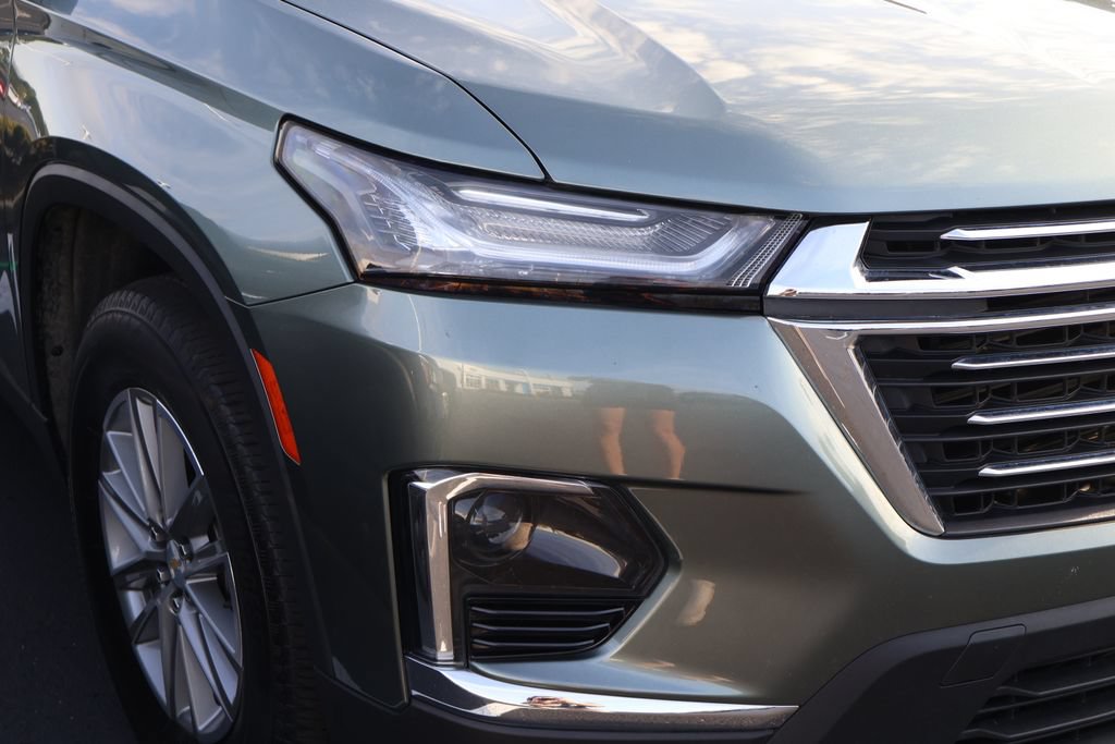 Used 2023 Chevrolet Traverse LT FWD image 4