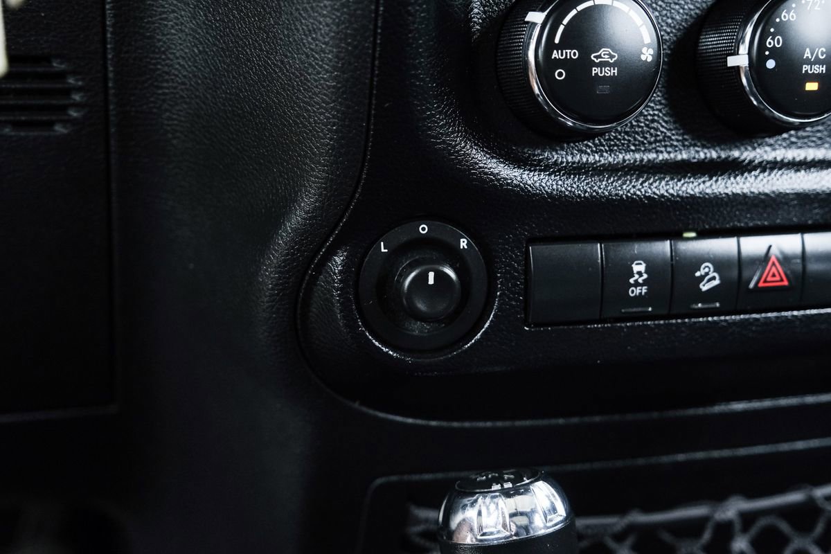 Used 2014 Jeep Wrangler Unlimited Rubicon w/ Connectivity Group AWD/4WD image 48
