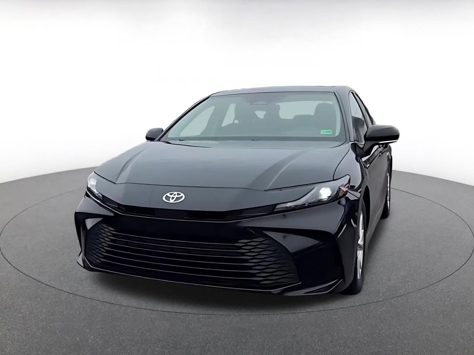 Used 2025 Toyota Camry LE image 4