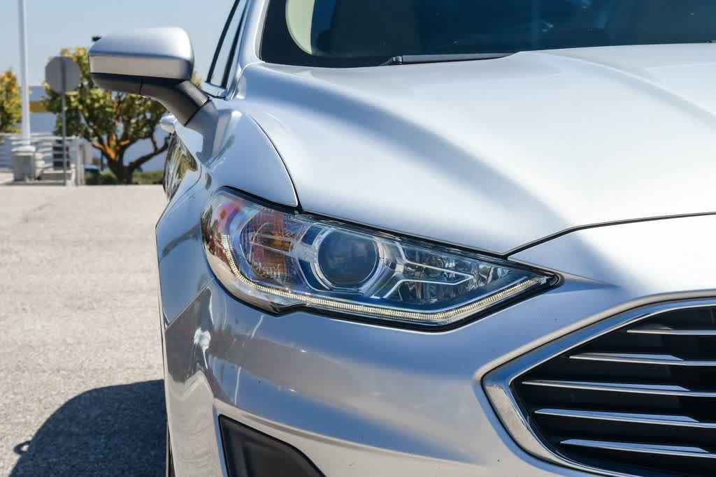Used 2019 Ford Fusion SE FWD image 4