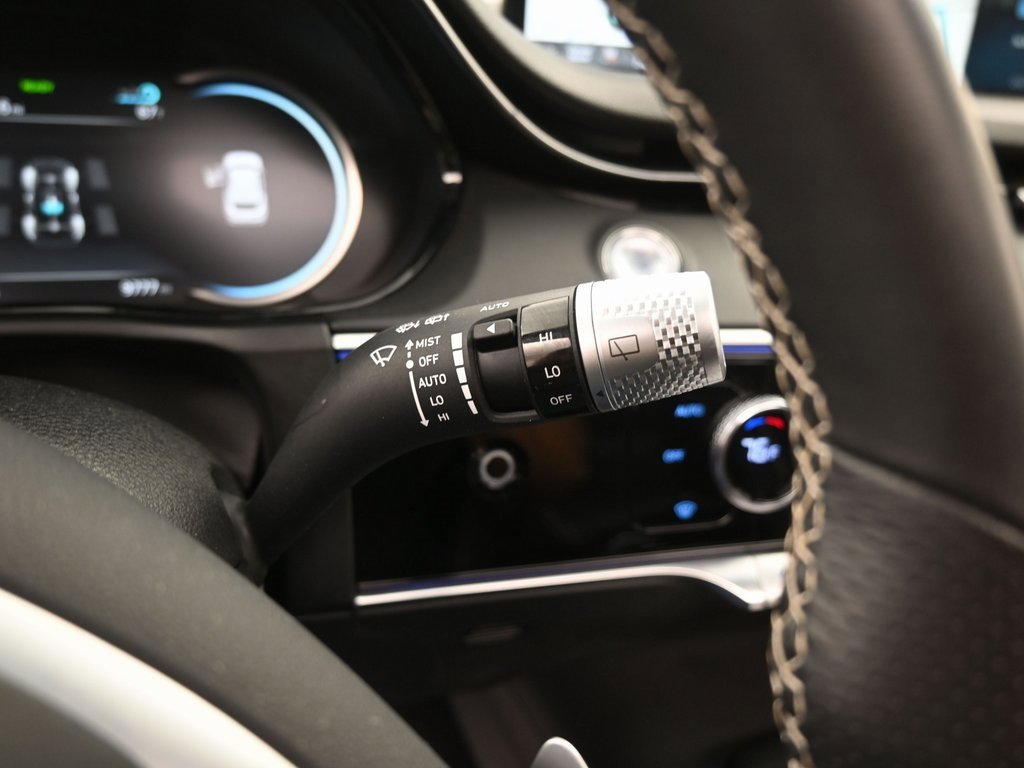 Used 2024 Genesis Electrified GV70 Advanced image 23