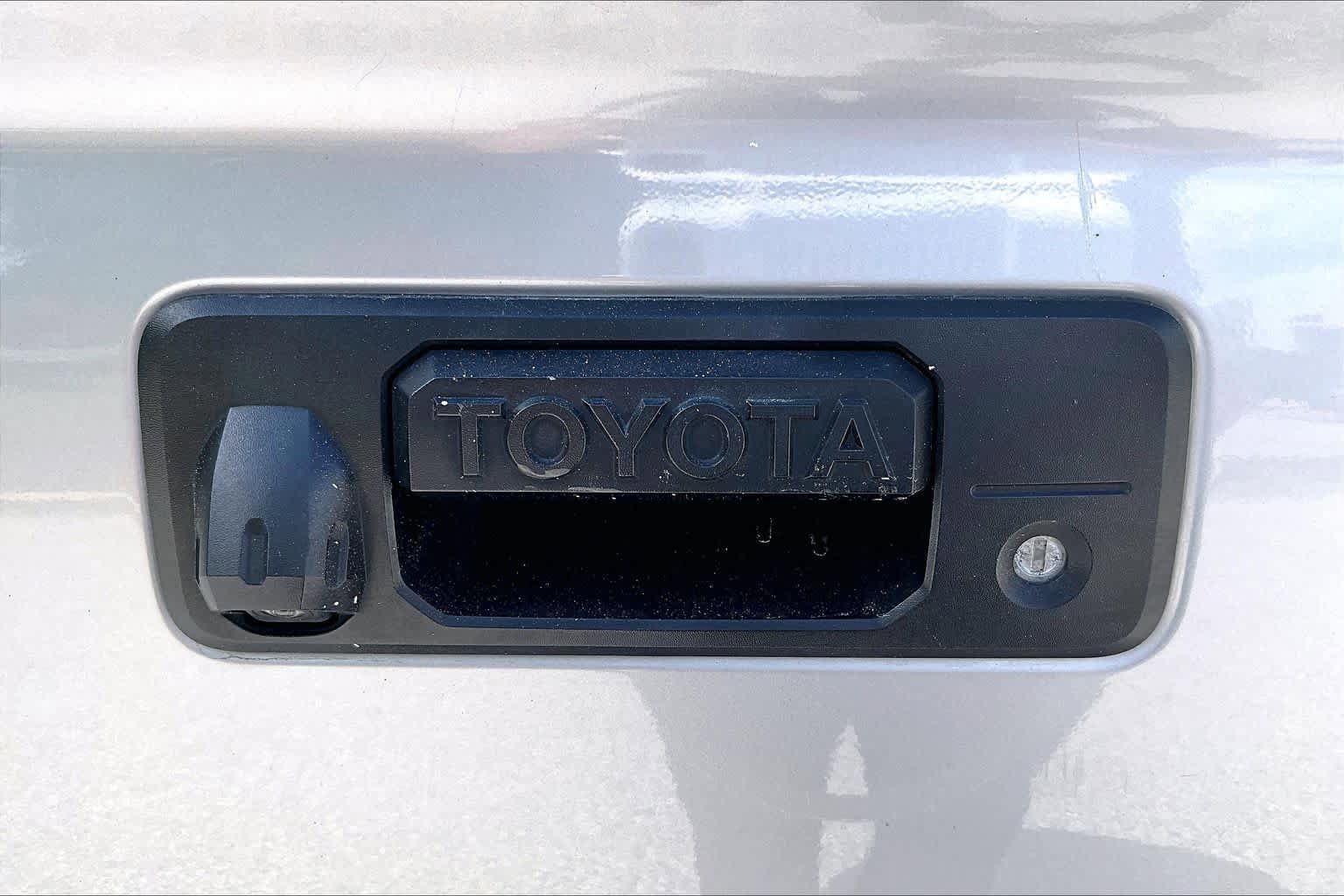 Used 2015 Toyota Tundra SR5 w/ SR5 Upgrade Package RWD image 10