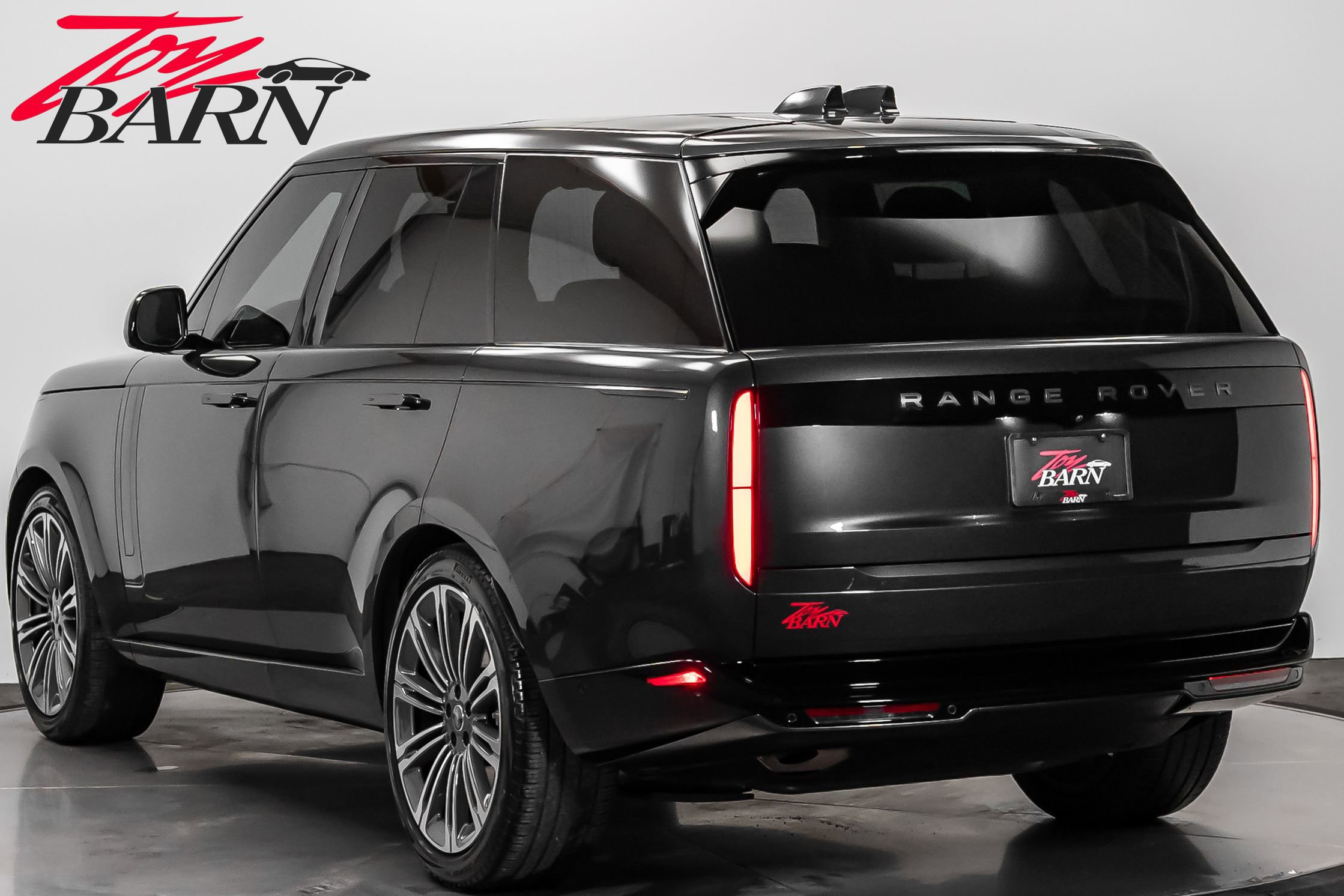 Used 2024 Land Rover Range Rover SE image 3