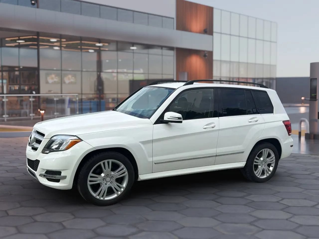 Used 2015 Mercedes-Benz GLK 350 2WD image 3