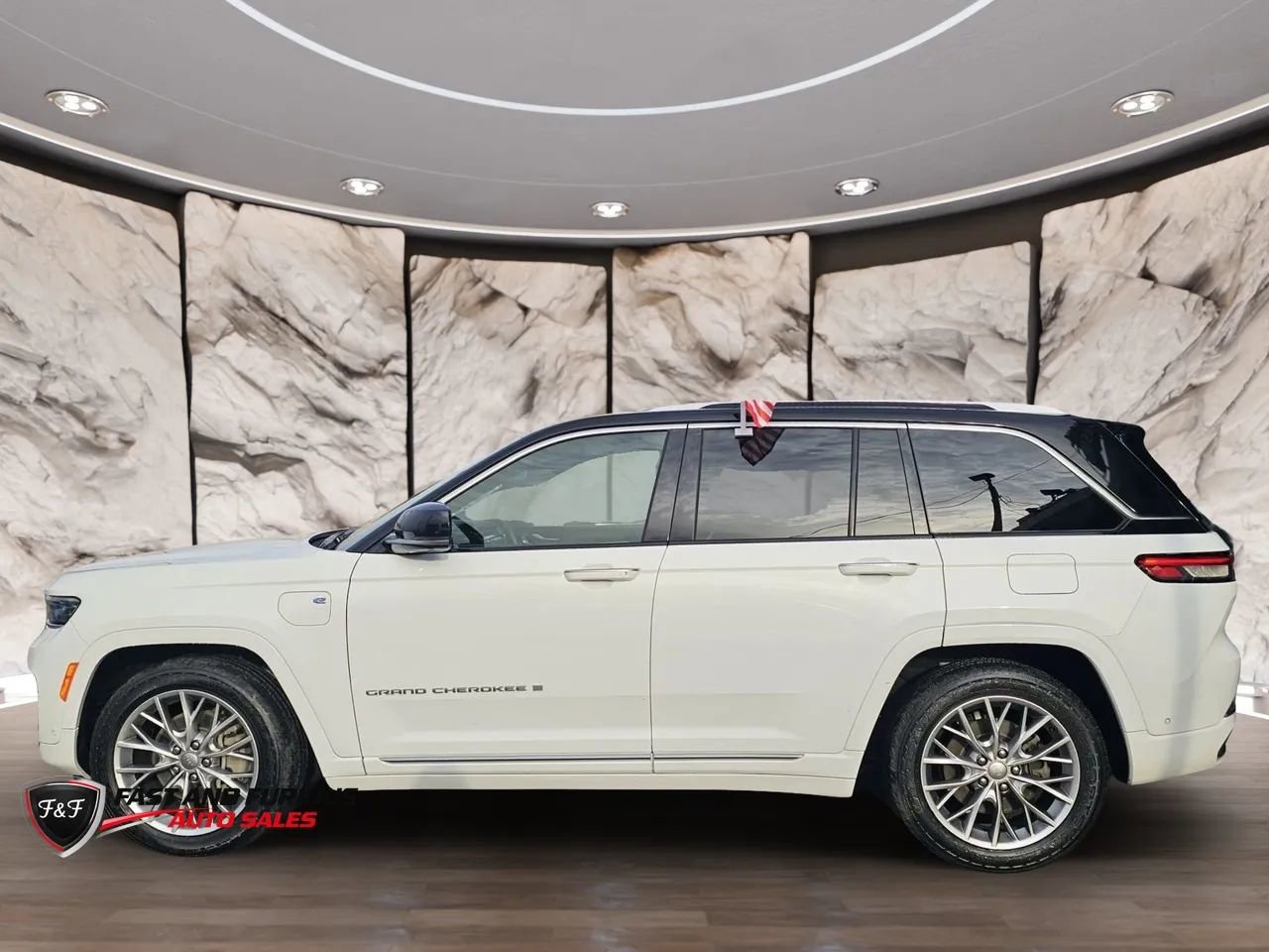 Used 2022 Jeep Grand Cherokee Summit w/ Luxury Tech Group V AWD/4WD image 4