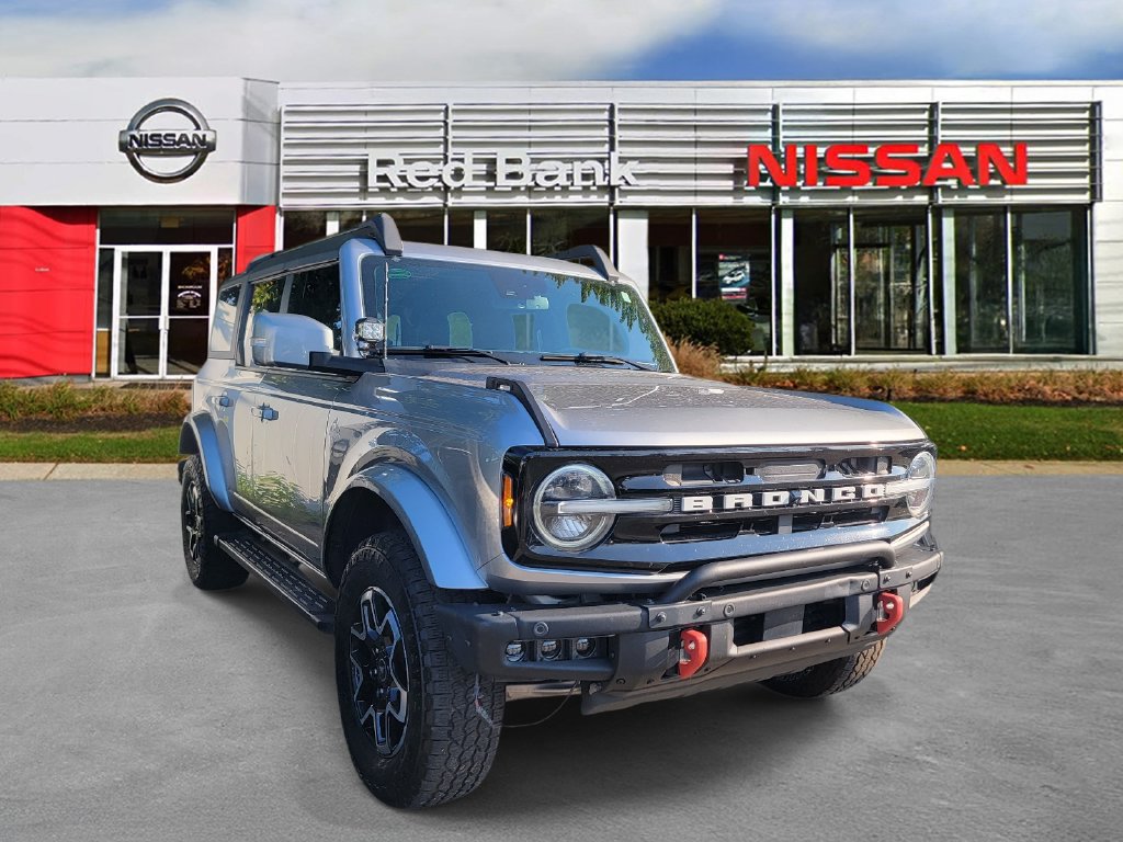 Used 2024 Ford Bronco Outer Banks AWD/4WD image 2