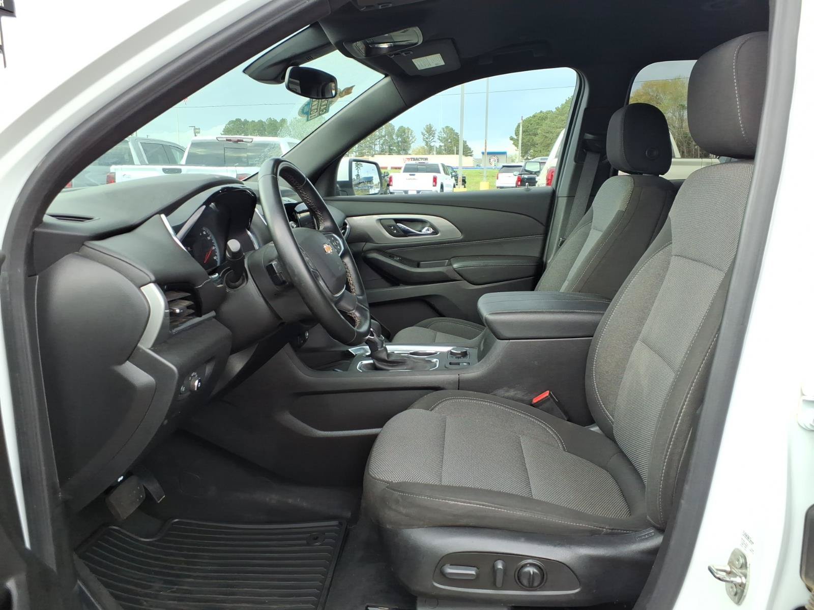 Used 2023 Chevrolet Traverse LT FWD image 18