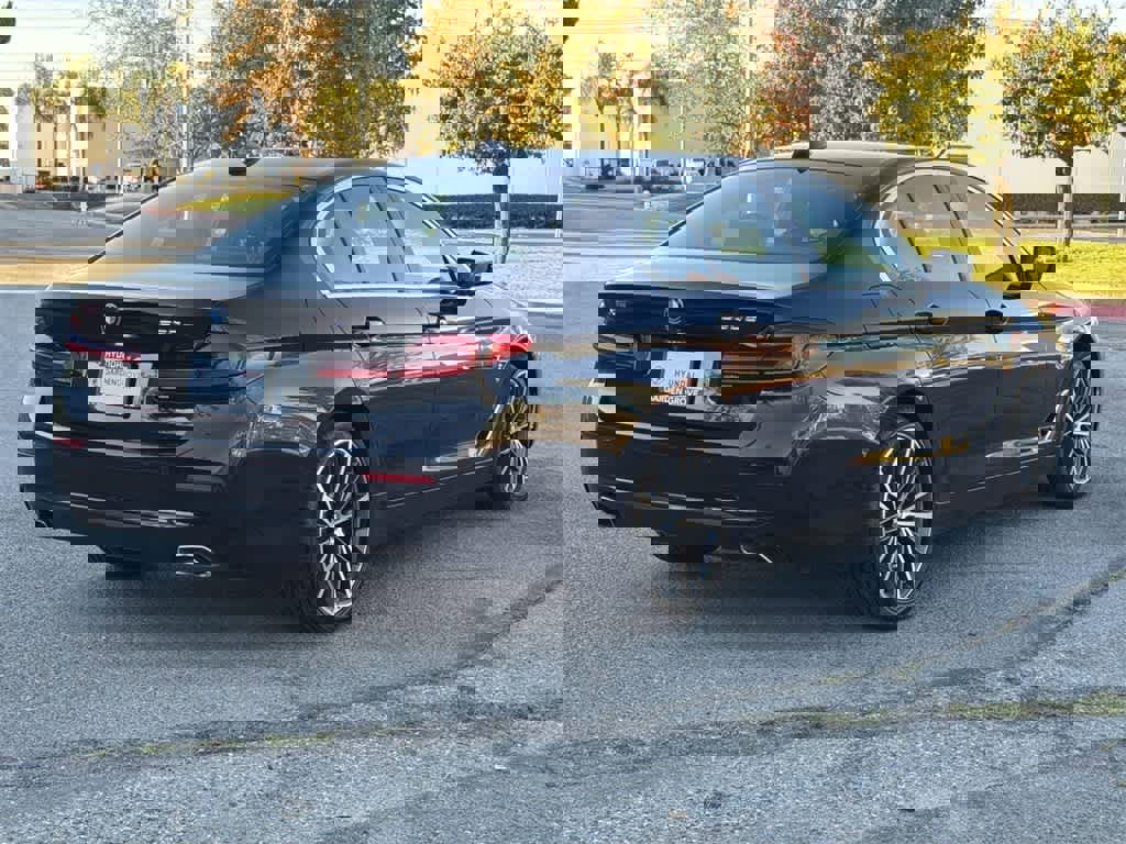 Used 2023 BMW 530e xDrive image 4