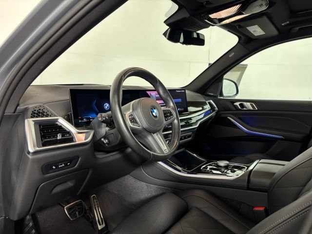 Used 2025 BMW X5 xDrive40i w/ M Sport Package AWD/4WD image 9