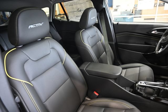 New 2026 Chevrolet Trax ACTIV w/ Sunroof Package FWD image 8