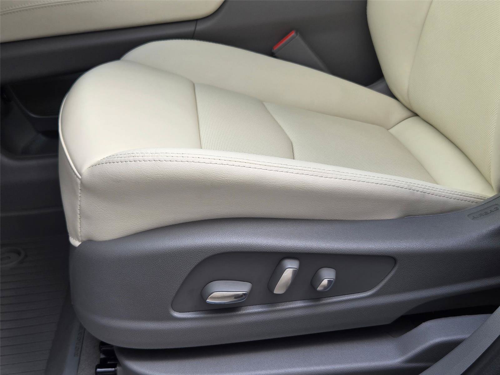 New 2026 Cadillac XT5 Premium Luxury w/ LPO, Floor Liner Package AWD/4WD image 27
