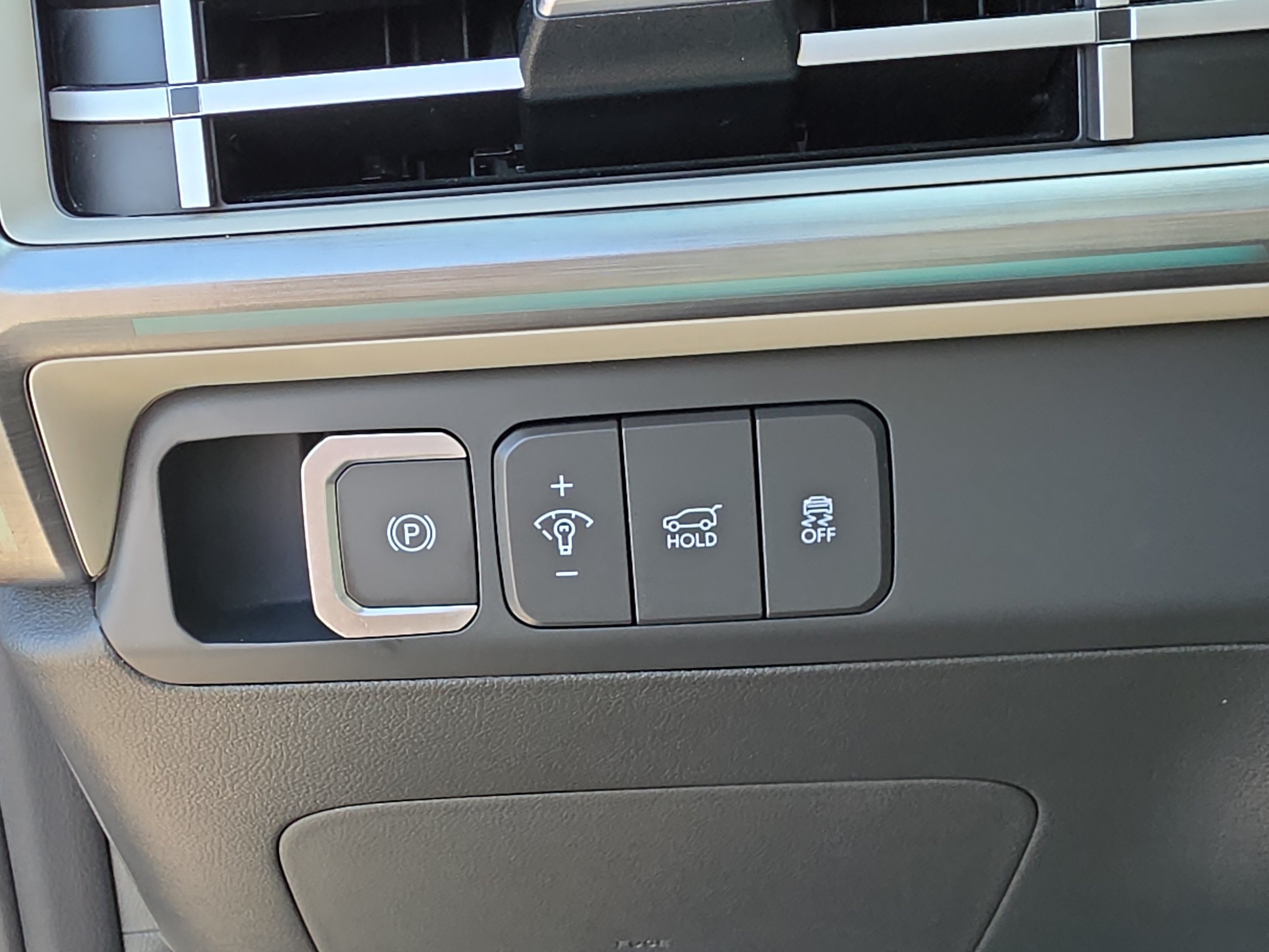 Used 2025 Hyundai Santa Fe Limited FWD image 31