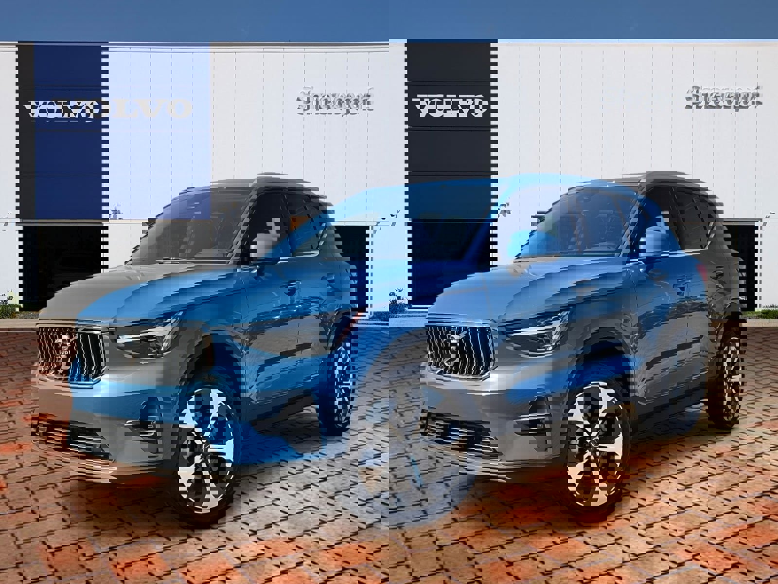 Certified 2024 Volvo XC40 B5 Plus w/ Protection Package Premier