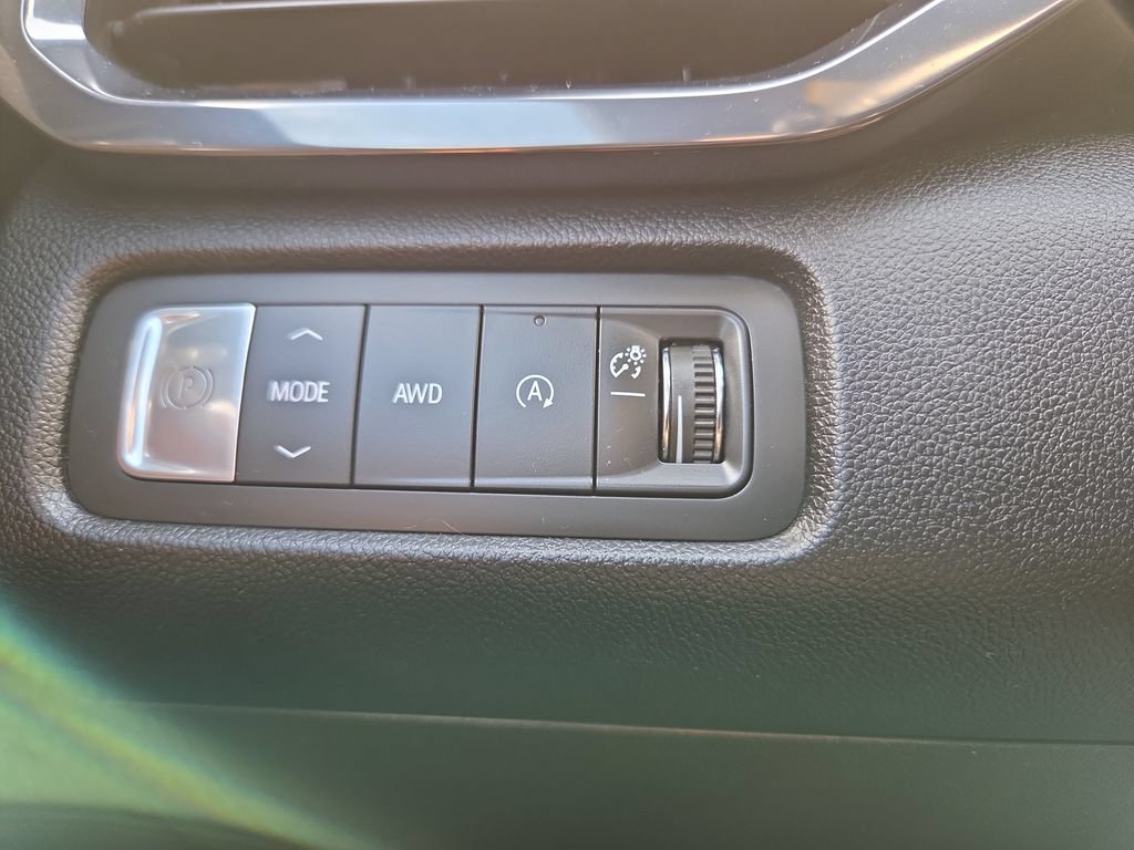 Certified 2024 GMC Acadia AT4 w/ Luxury Package AWD/4WD image 22