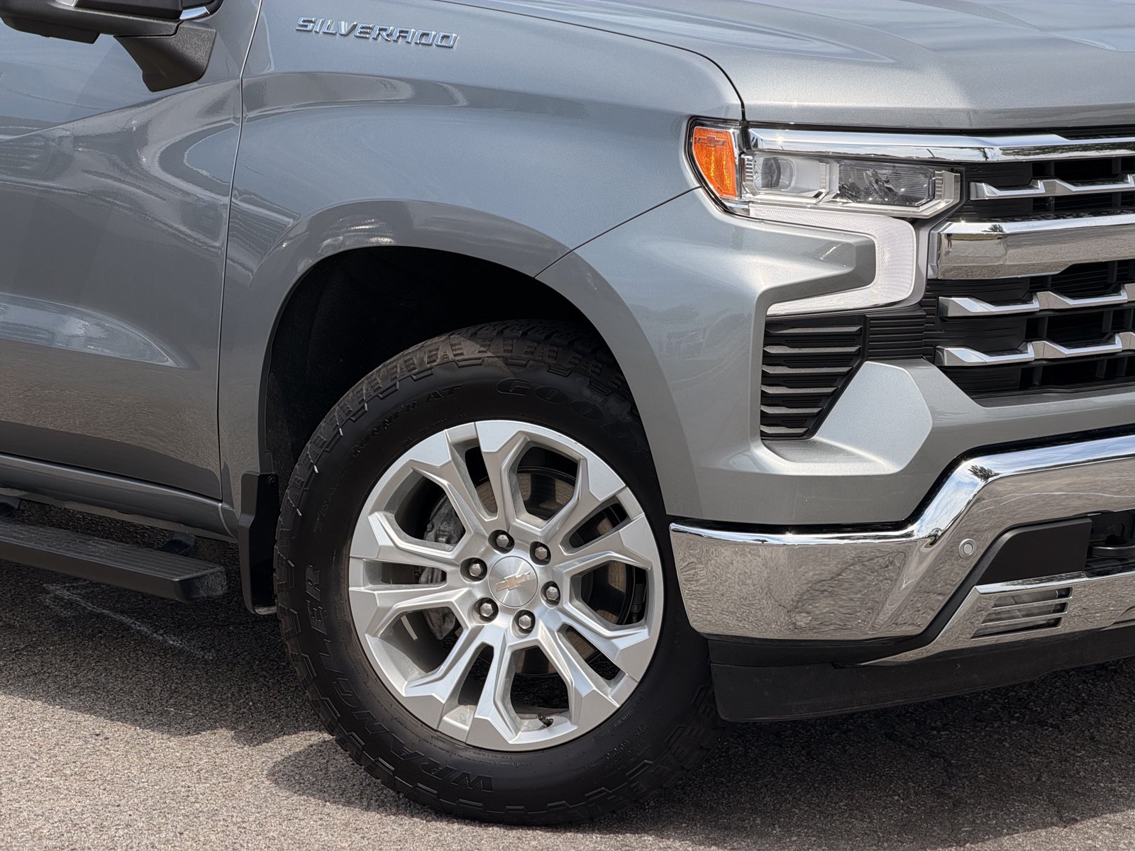 Used 2024 Chevrolet Silverado 1500 LTZ w/ LTZ Premium Package RWD image 3