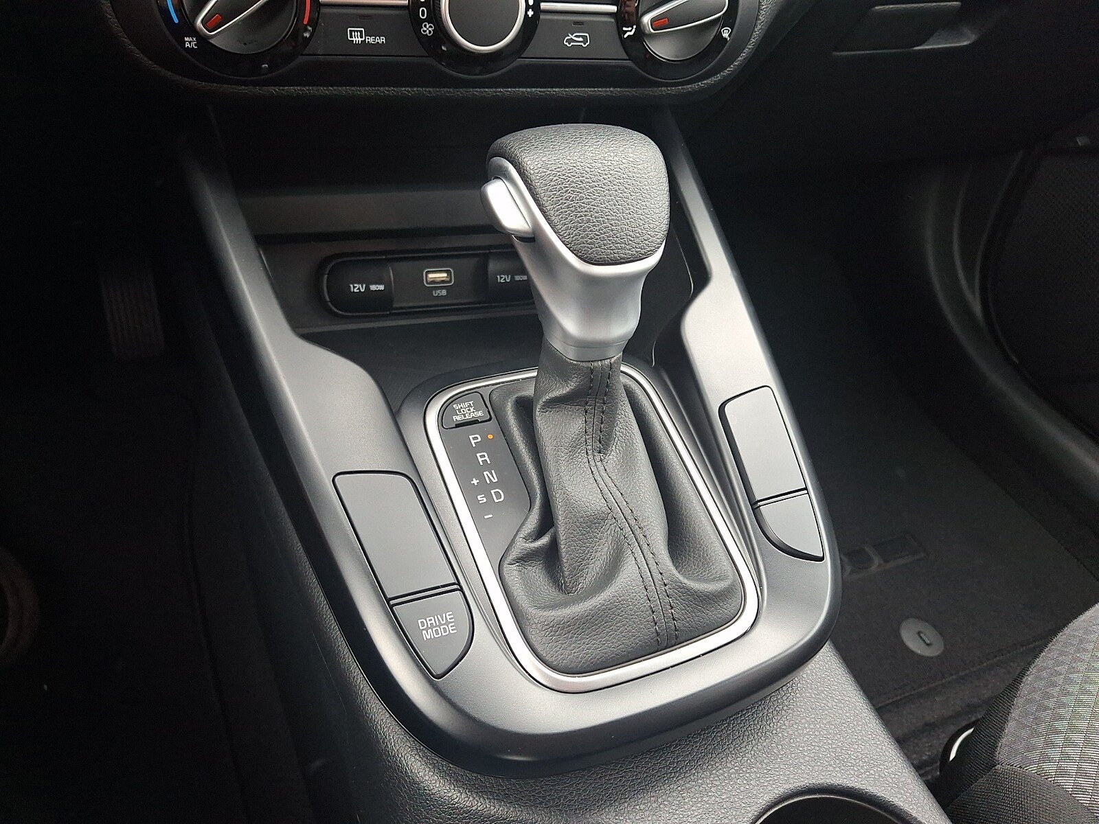 Used 2025 Kia Soul LX w/ LX Technology Package FWD image 14