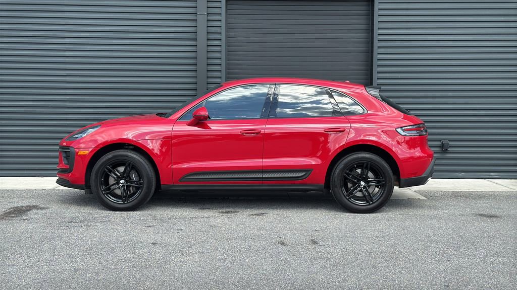 Certified 2023 Porsche Macan w/ Premium Package Plus image 2