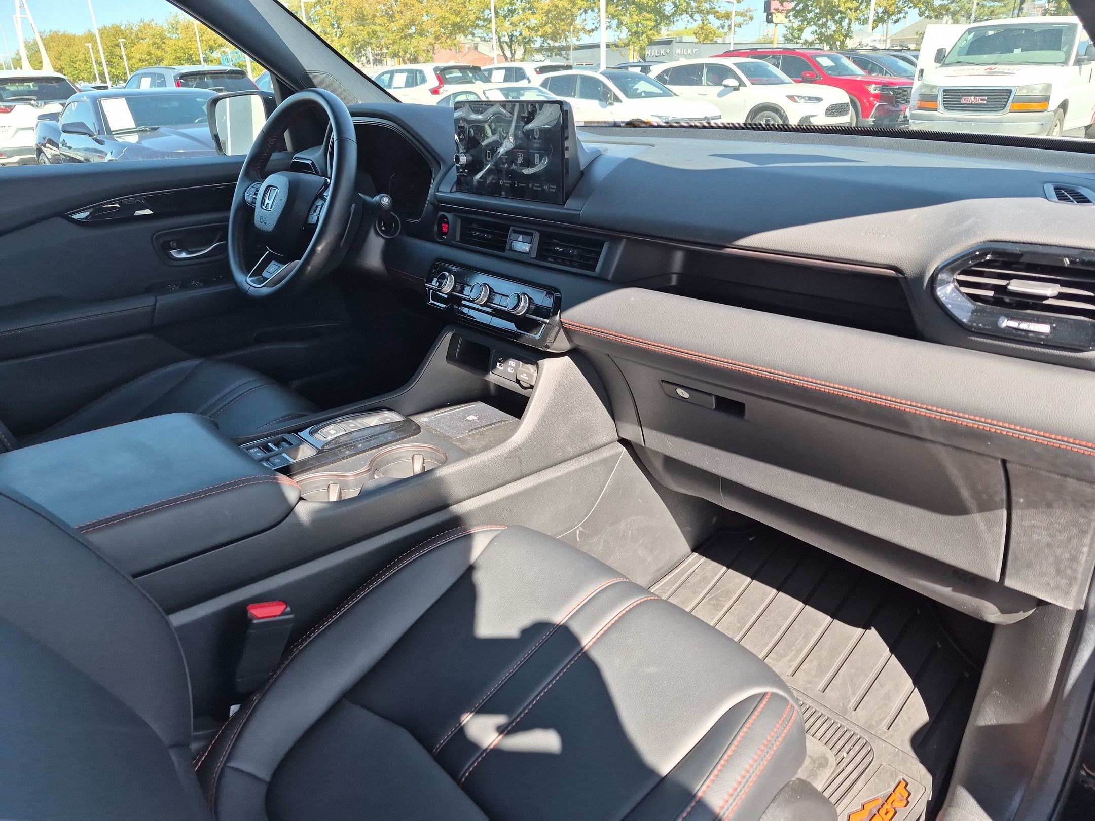 Used 2025 Honda Pilot TrailSport image 32