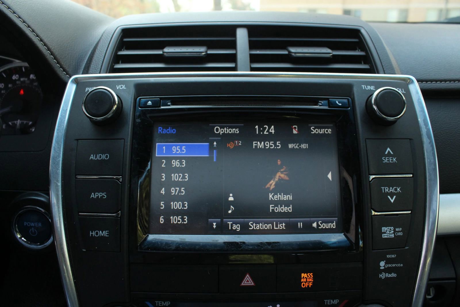 Used 2015 Toyota Camry SE w/ Moonroof Package FWD image 32