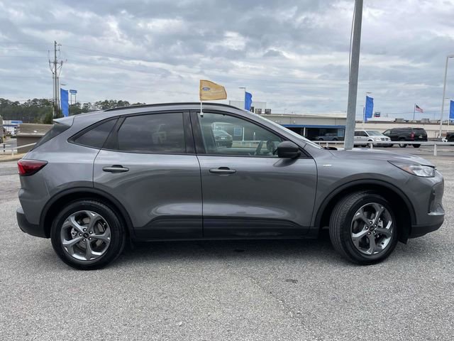 Used 2025 Ford Escape ST-Line FWD image 2