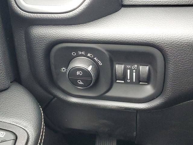 New 2026 RAM 2500 Laramie AWD/4WD image 19