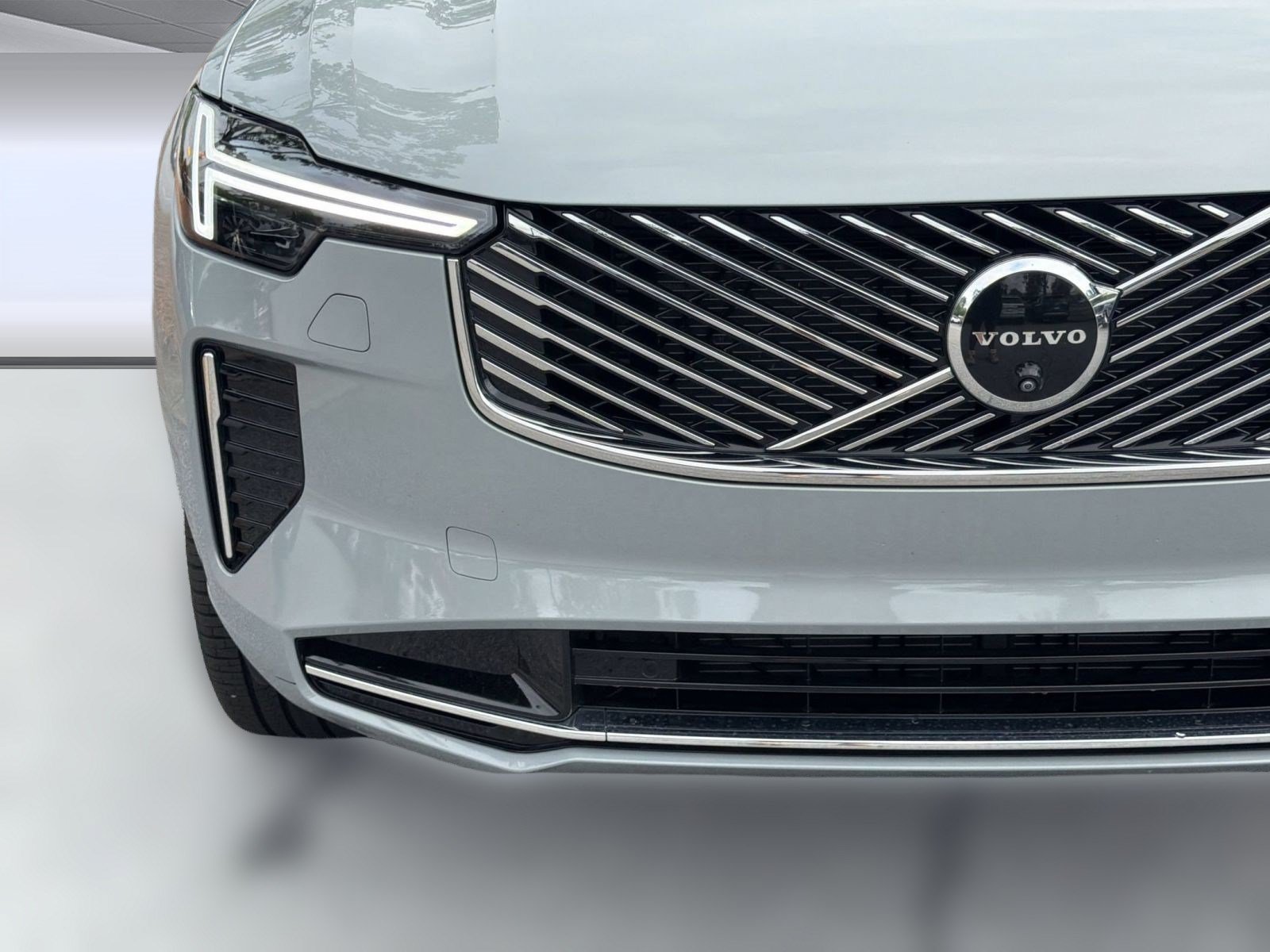 Certified 2025 Volvo XC90 B5 Plus AWD/4WD image 29