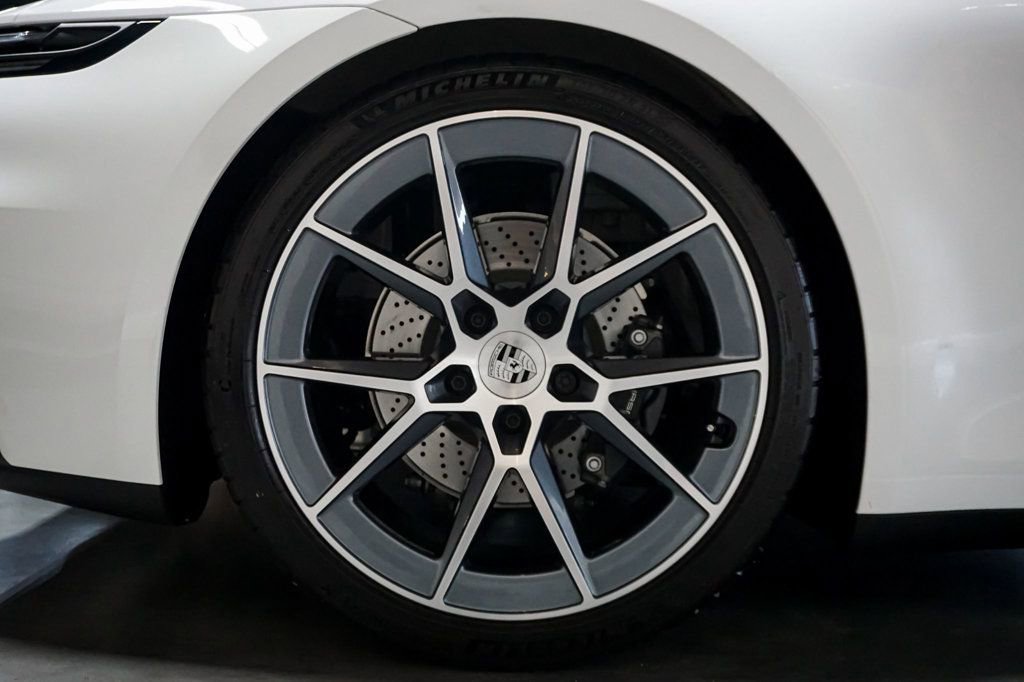 Used 2025 Porsche 911 Carrera T RWD image 43